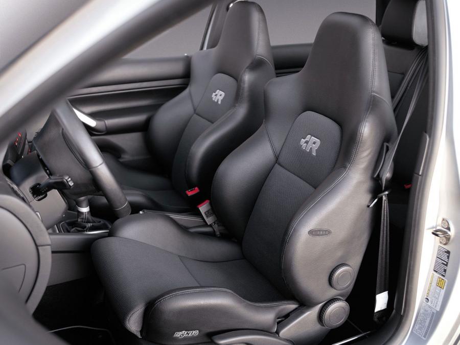  Volkswagen Golf R32 2004 года  (фото 4 из 12)